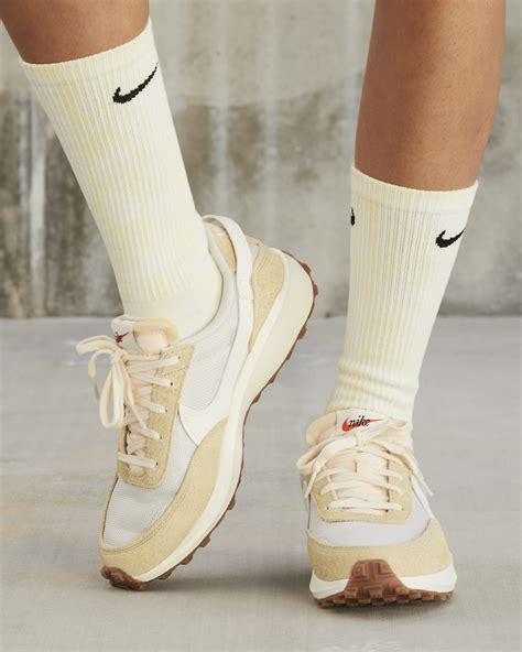 women's nike waffle debut retro